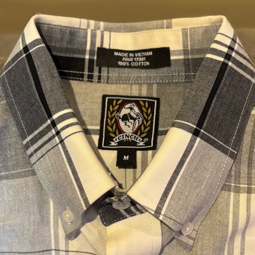 47. Cinch Men's Plaid Button-Down Rodeo Shirt, Size M - Picture 4 of 4